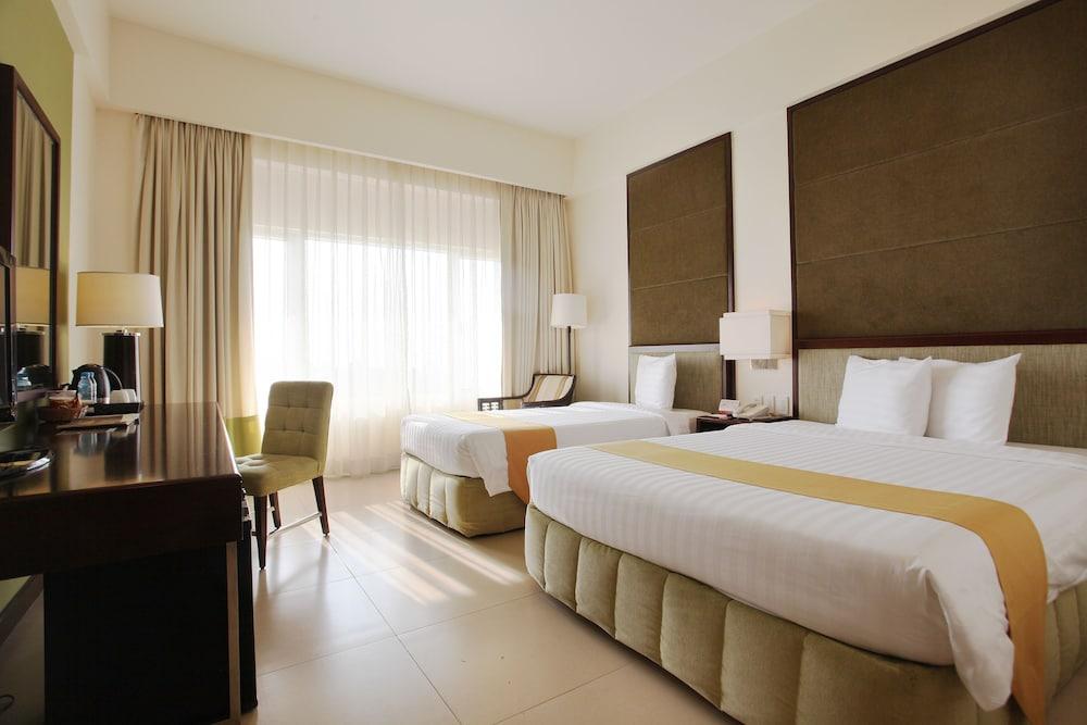 Taal Vista Hotel Tagaytay City Екстер'єр фото A room at the hotel