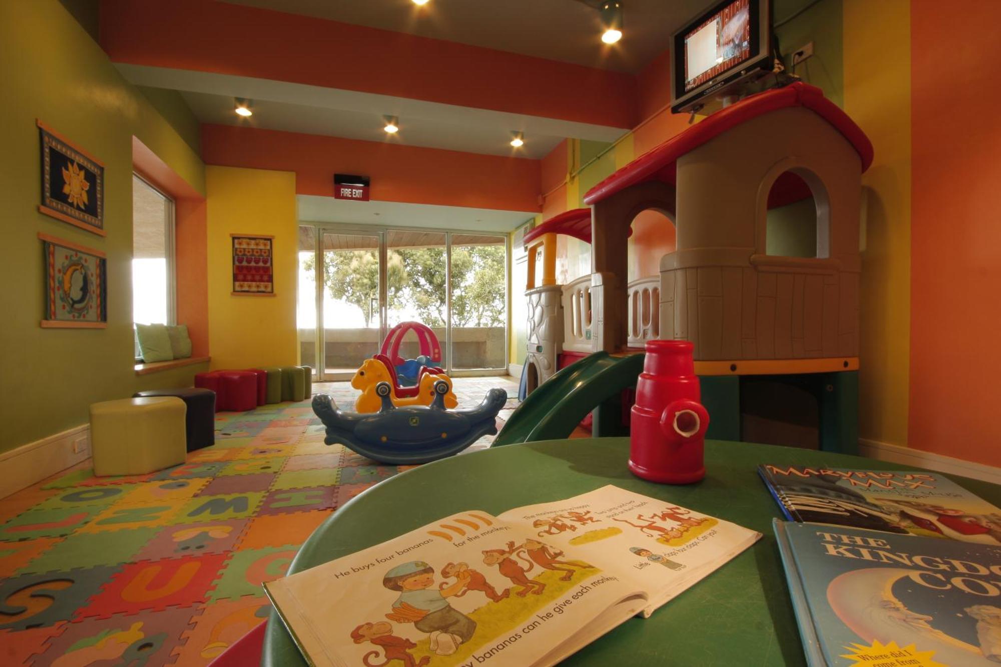 Taal Vista Hotel Tagaytay City Екстер'єр фото A children's area at a hotel