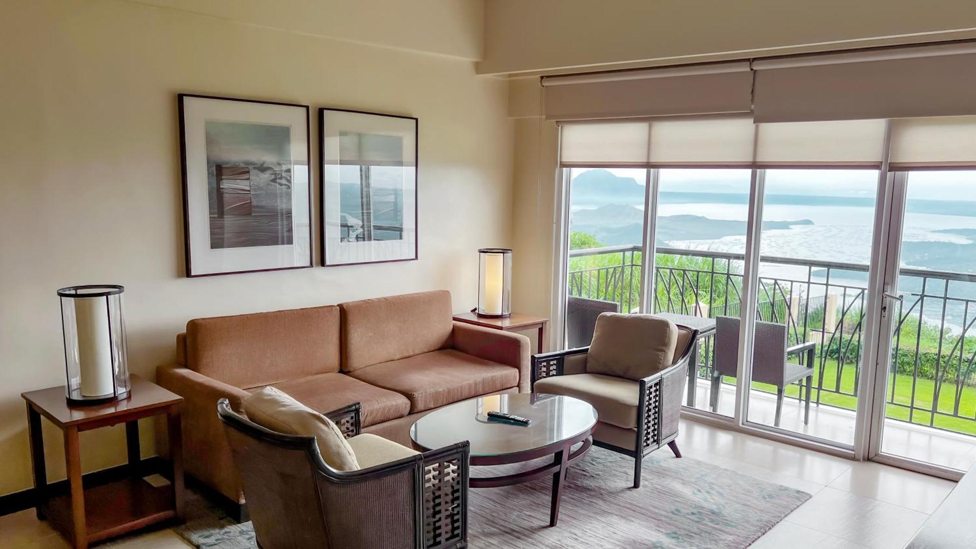 Taal Vista Hotel Tagaytay City Екстер'єр фото Living room