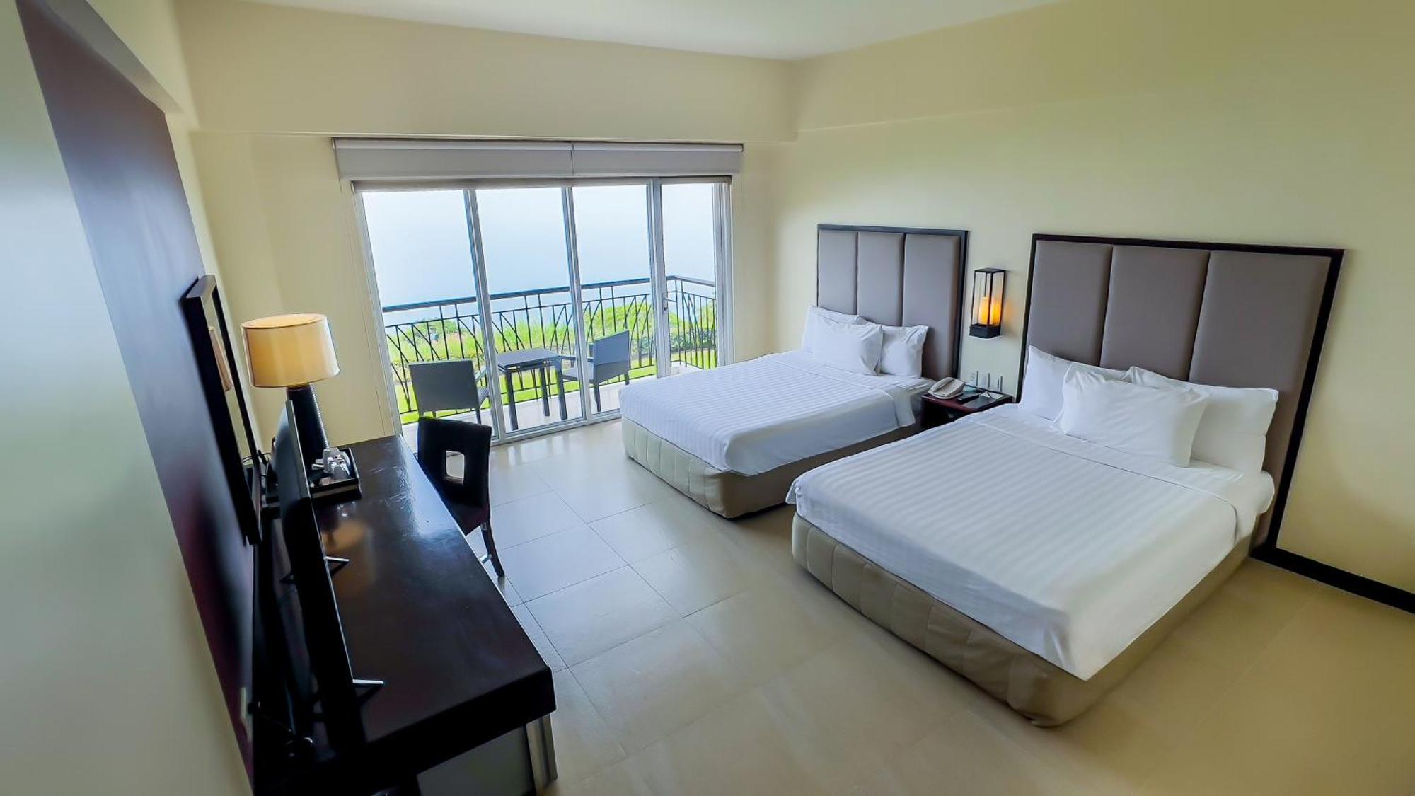 Taal Vista Hotel Tagaytay City Екстер'єр фото A room at the hotel