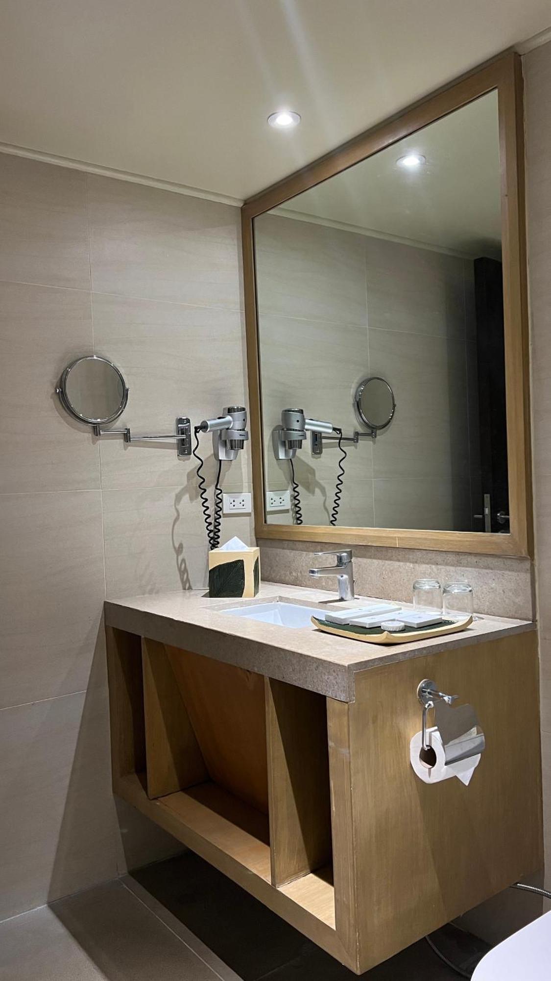 Taal Vista Hotel Tagaytay City Екстер'єр фото A hair dryer mounted on a wall