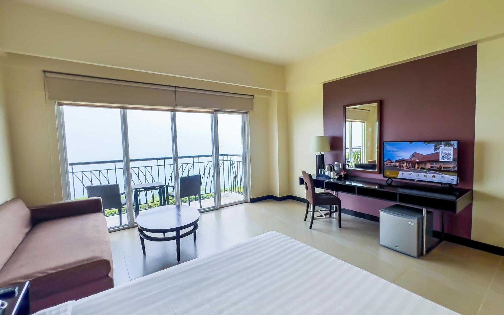 Taal Vista Hotel Tagaytay City Екстер'єр фото Deluxe Ocean View