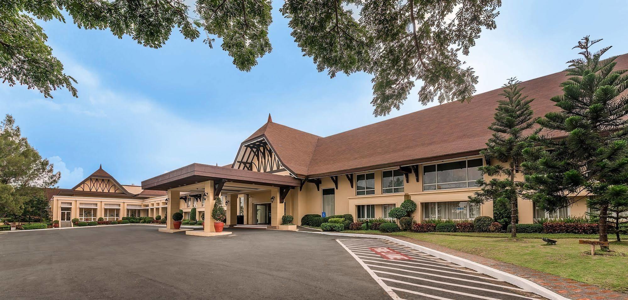 Taal Vista Hotel Tagaytay City Екстер'єр фото The hotel's main entrance